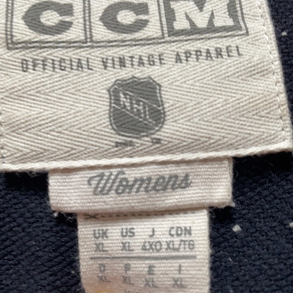 Boston Bruins Sweater - Picture 3 of 3